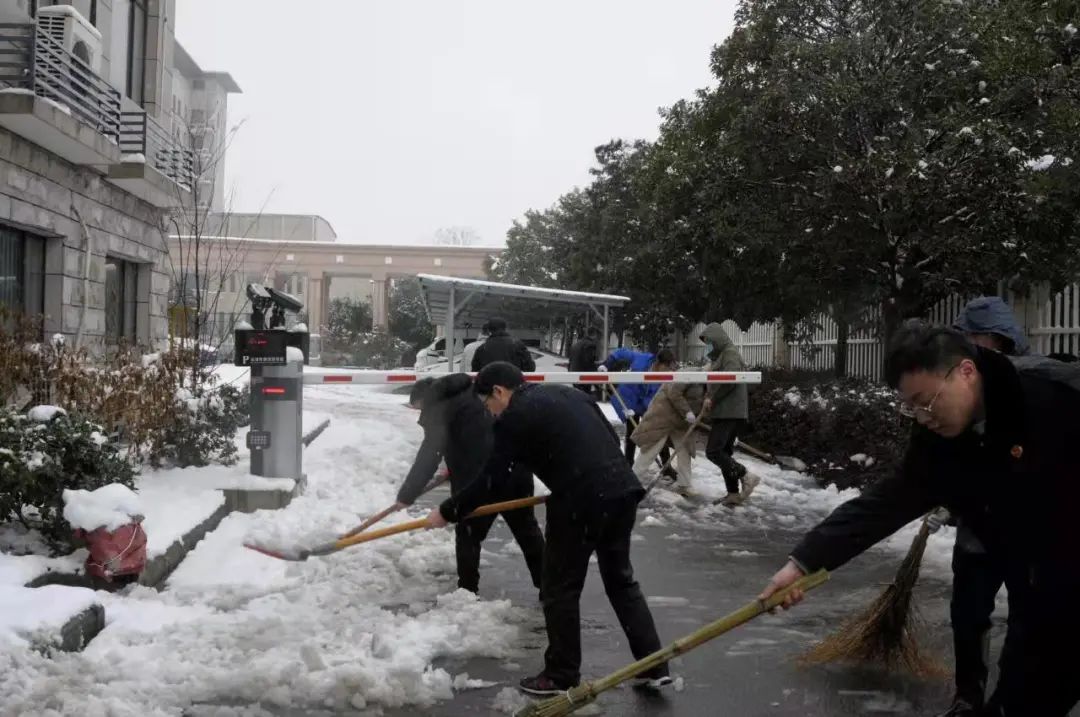 【除雪特辑】鸠江检察：铲雪清路保障出行